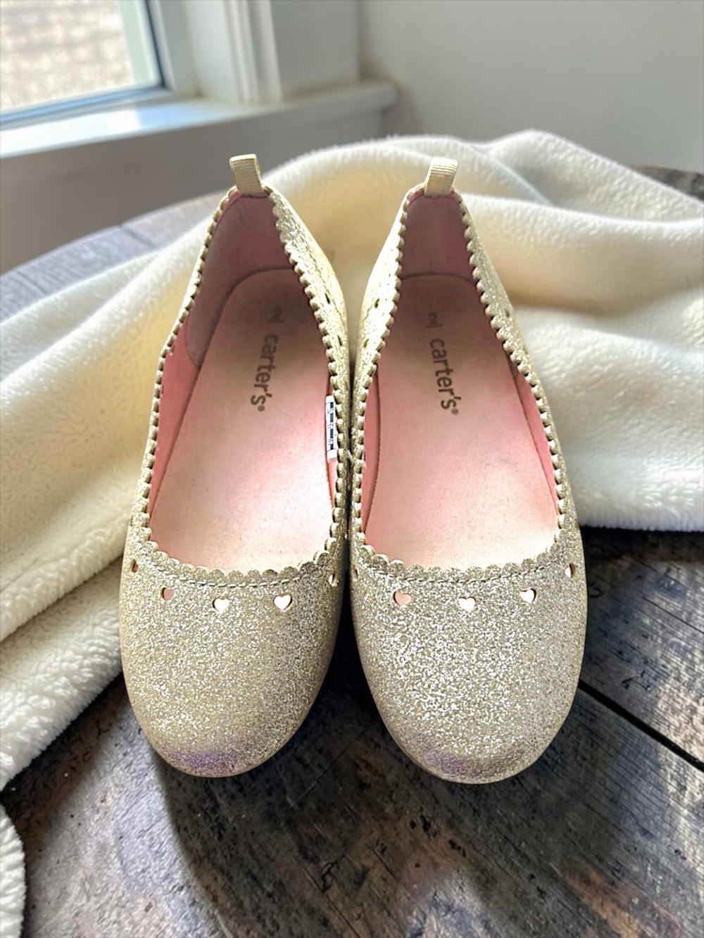 Carter’s Girls Flats 🩰 Gold Glitter Heart‑Cutout Size 2 Gently Worn